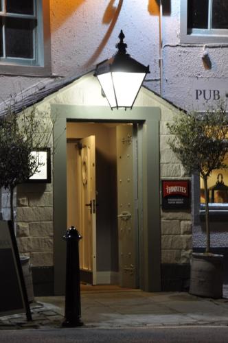 مدخل, Higher Buck Inn in كليزورى