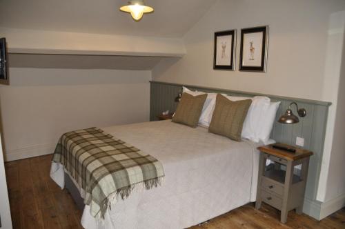 Higher Buck Inn - image 6