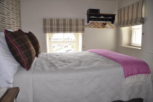 Higher Buck Inn - image 4