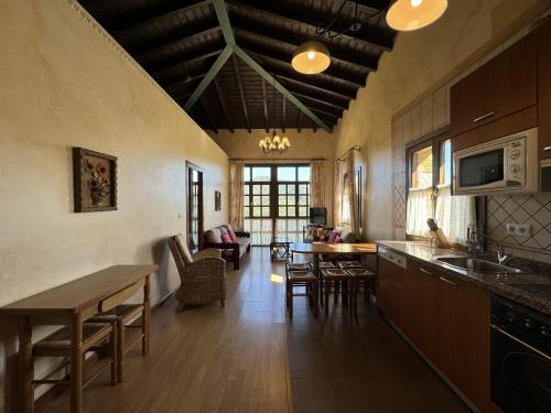 3 bedrooms, 5 beds
