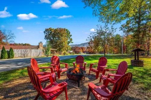 Peaceful Mtn View- Hot Tub- Fire Pit- Pets- Pond photo 2