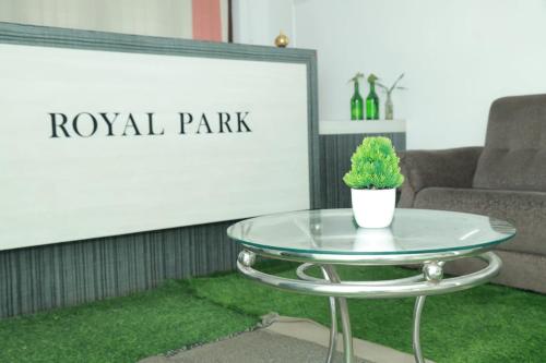 Royal Park in มีนันคที