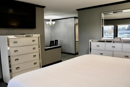 The Carlton Lodge - image 8