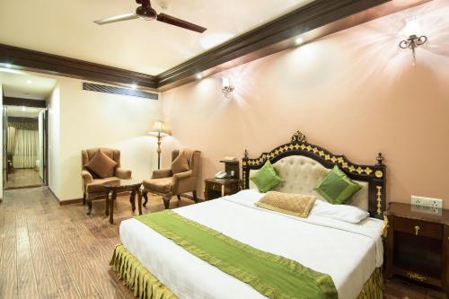 Treebo Tryst Royce New Friends Colony Set in a prime location of New Delhi and NCR, Treebo Royce New Friends Colony puts everything the city has to offer just outside your doorstep. Offering a variety of facilities and services, the prope