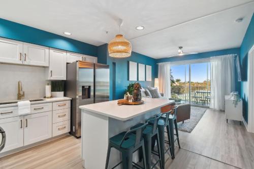 Fabulous Golf and Marina Community Condo in Burnt Store Marina (FL)