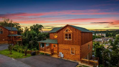 Skyburst- Mountain cabin w fireworks view! Indoor Heated Pool & Hot Tub, Pigeon Forge (fotografie 3)