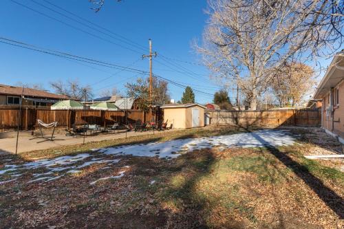 5BD Near Downtown - Movie Theater & BBQ Backyard in Westminster, USA