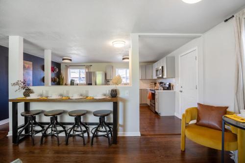 5BD Near Downtown - Movie Theater & BBQ Backyard in Westminster, USA