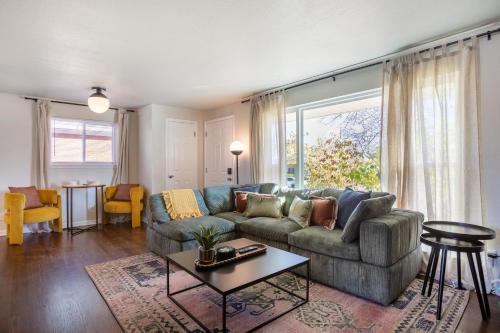 5BD Near Downtown - Movie Theater & BBQ Backyard in Westminster, USA