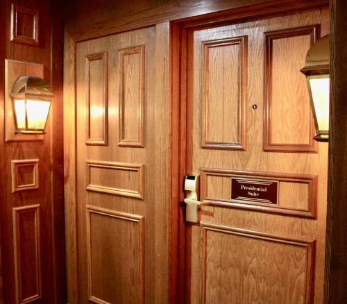 Carlton Lodge Adrian Room Type - Presidential Suite