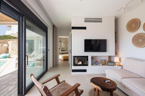 New Seaview villa Serenity with Heated Pool and BBQ in South Crete