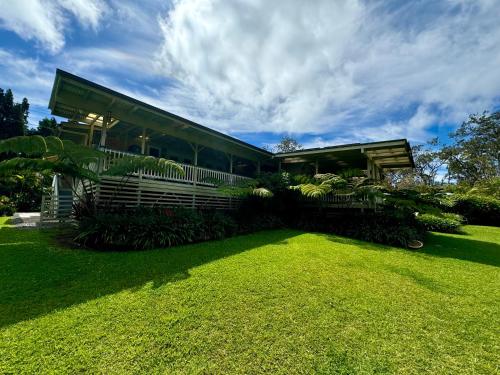 Aloha Junction Bed and Breakfast -Minutes away from Hawaii Volcanoes National Park in Volcano (HI)