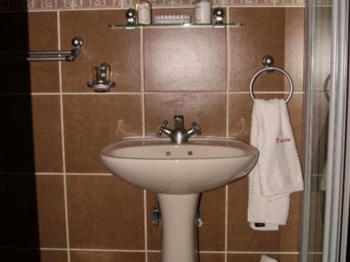 Deluxe Double or Twin Room image 1