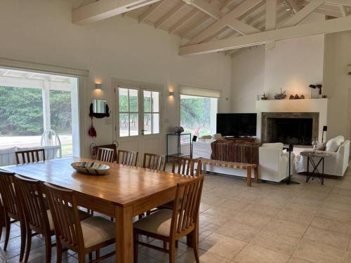 Espectacular Casa en Barrio Privado El Faro, 5 suites independientes in Colonia Esterella