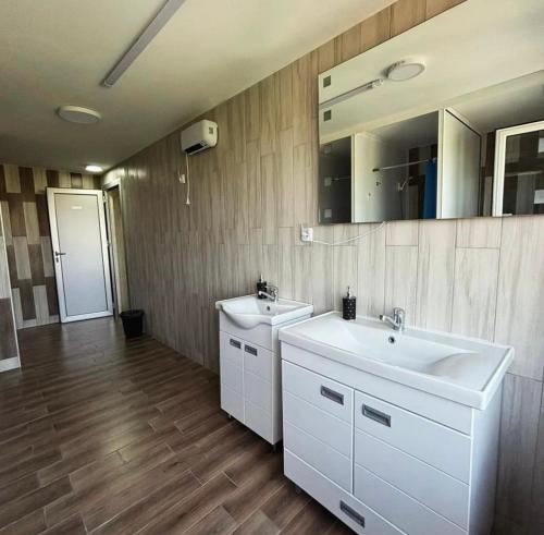 حمام, Gas Otel in Ugrinovci