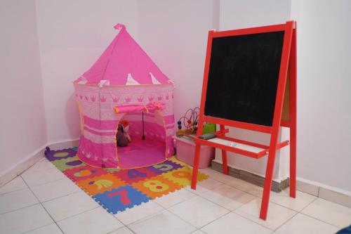 คลับสำหรับเด็ก, Inap Desa Chempaka, Golden Straits Villa in กัมปุงบากันปีนัง