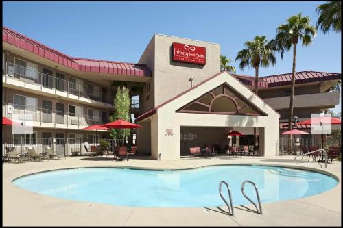 Infinity Inn & Suites - 수영장