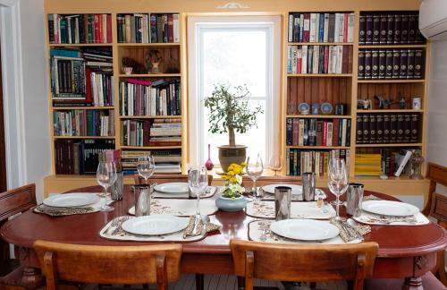 Szórakozási lehetőségek, Rustic Farmhouse in Gaspereau Valley Wine Country! in Grand Pre (NS)