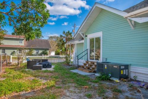 Charming 3-bedroom bungalow in Bradenton, USA