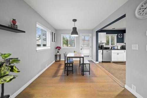Birmingham Urban Retreat 2BR Cozy Haven in Birmingham, USA