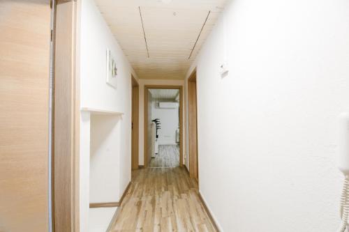 F&F Suites Ilsfeld DG, zentrale Lage, Autobahnnähe & kostenfreie Privatparkplätze (F&F Suites Ilsfeld DG, zentrale Lage, Autobahnnahe & kostenfreie Privatparkplatze) in 伊爾斯費爾德