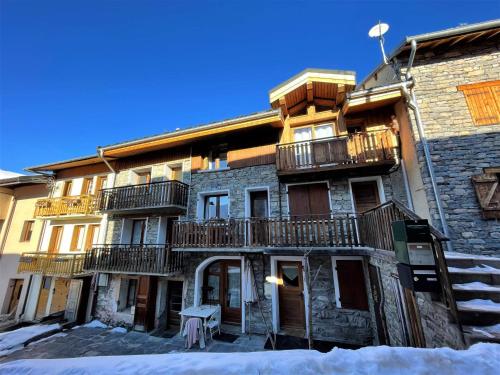 Charmante maison de village renovee 4 pieces, 3 niveaux, 80m², 6 pers, a St Marcel, proche pistes sk in Saint-Marcel