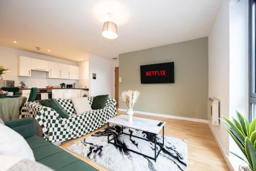 Manchester - Beautiful Serviced Apartment, Amazing Location, Close to Old Trafford, City Centre, Media City, Etihad, Coop Live, AO Arena, Salford Quays, sleeps up to 6, with Free Private Car Parking, Manchester (fotografie 3)