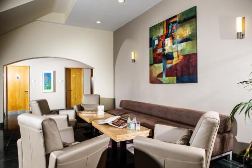 Ballyroe Heights Hotel - image 2