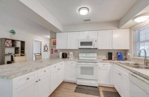 Pet-Friendly Yard Summerfield Home Near Golf in Summerfield, USA