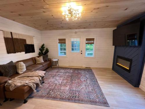 Flat Fenced Yard, Hot Tub, Wifi, Pool Table in Sevierville, USA