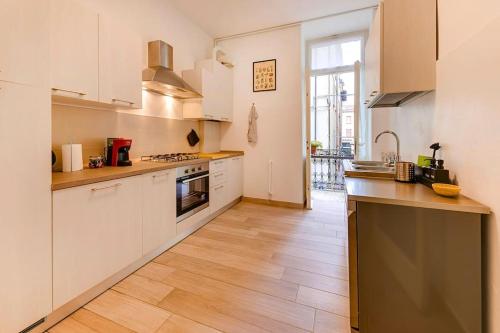 RELAX - Historic Center with 3 Bedrooms and Free ZTL Pass, Mantova (foto 7)