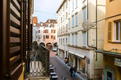 RELAX - Historic Center with 3 Bedrooms and Free ZTL Pass, Mantova (foto 8)