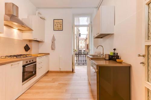 RELAX - Historic Center with 3 Bedrooms and Free ZTL Pass, Mantova (foto 3)