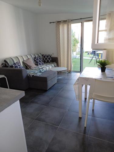 Love room option jacouzzi à la mer (Love room option jacouzzi a la mer) in Le Mouranier