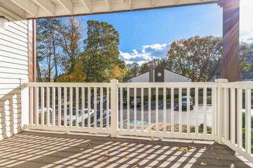 400 Winchester 2 Bed 2 Bath Newly Furnished in Vinings