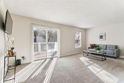 400 Winchester 2 Bed 2 Bath Newly Furnished in Vinings