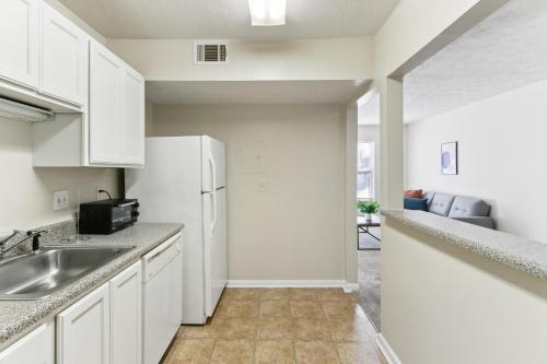 400 Winchester 2 Bed 2 Bath Newly Furnished in Vinings