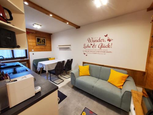 Urlaub am Krausberghof, Apartment mit Balkon und Parkplatz, Aufenthaltsraum, Sauna und Infrarotkabine, inmitten der Natur, kostenfreie Kaffeekapseln, 6 Fahrminuten zur Alpentherme Gastein und zur Schlossalmbahn - Location saisonnière - Bad Hofgastein