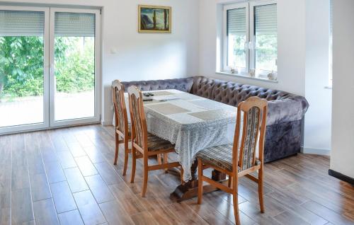 2 Bedroom Gorgeous Home In Niesulice