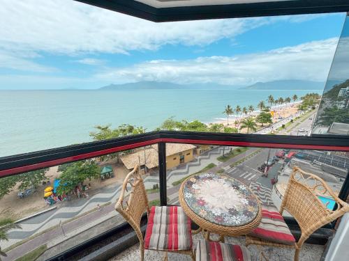 Apt Pé na Areia - Praia Martim de Sá - Espaço Gourmet na Varanda e Piscina