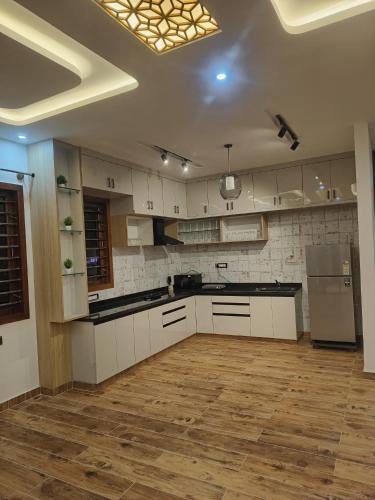ห้องครัว, MaNaVa Luxury Service Apartment in กัลยานานครา