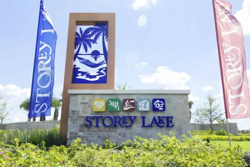 Beautiful 5bed home with Free Resort Access 4817 in Kissimmee, USA