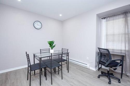 Entire Home with Washer, Dryer and Smart TV - 30 Min NYC in East Orange, USA