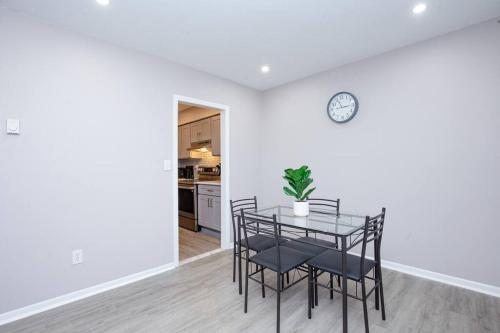 Entire Home with Washer, Dryer and Smart TV - 30 Min NYC in East Orange, USA