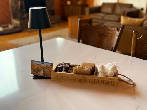 Maggie Valley Cabin with Beautiful Mountain Views, HotTub, Pet Friendly, GameRoom, FirePlace