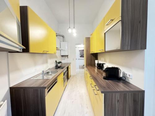 HolidayHome Apartments I Spacious Private Room in Heart of Berlin - image 4
