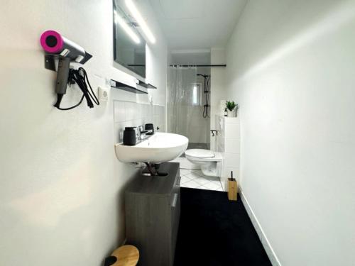 HolidayHome Apartments I Spacious Private Room in Heart of Berlin - image 3