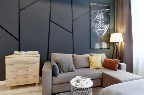 Apartments Center 2 - NEAR KHRESCHATYK - PALACE OF SPORTS - GULLIVER MALL - image 2