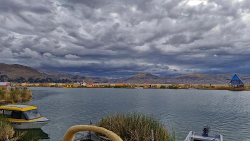 A környék, Utasa del Titicaca in Uros Islands