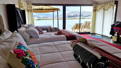 A környék, Utasa del Titicaca in Uros Islands